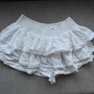 brand new! princess polly white eyelet lace ruffle bow skirt shorts skort🤍
